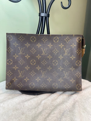 1451. Louis Vuitton Monogram Toiletry 26