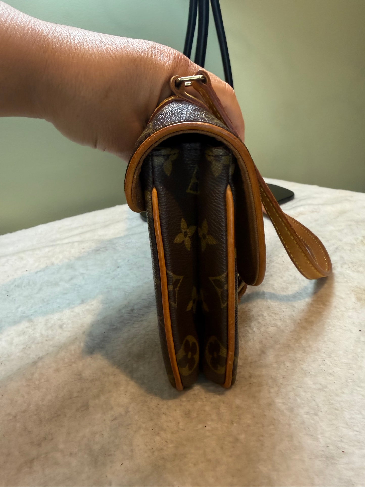 1702. Louis Vuitton Vintage Monogram Pochette Marelle