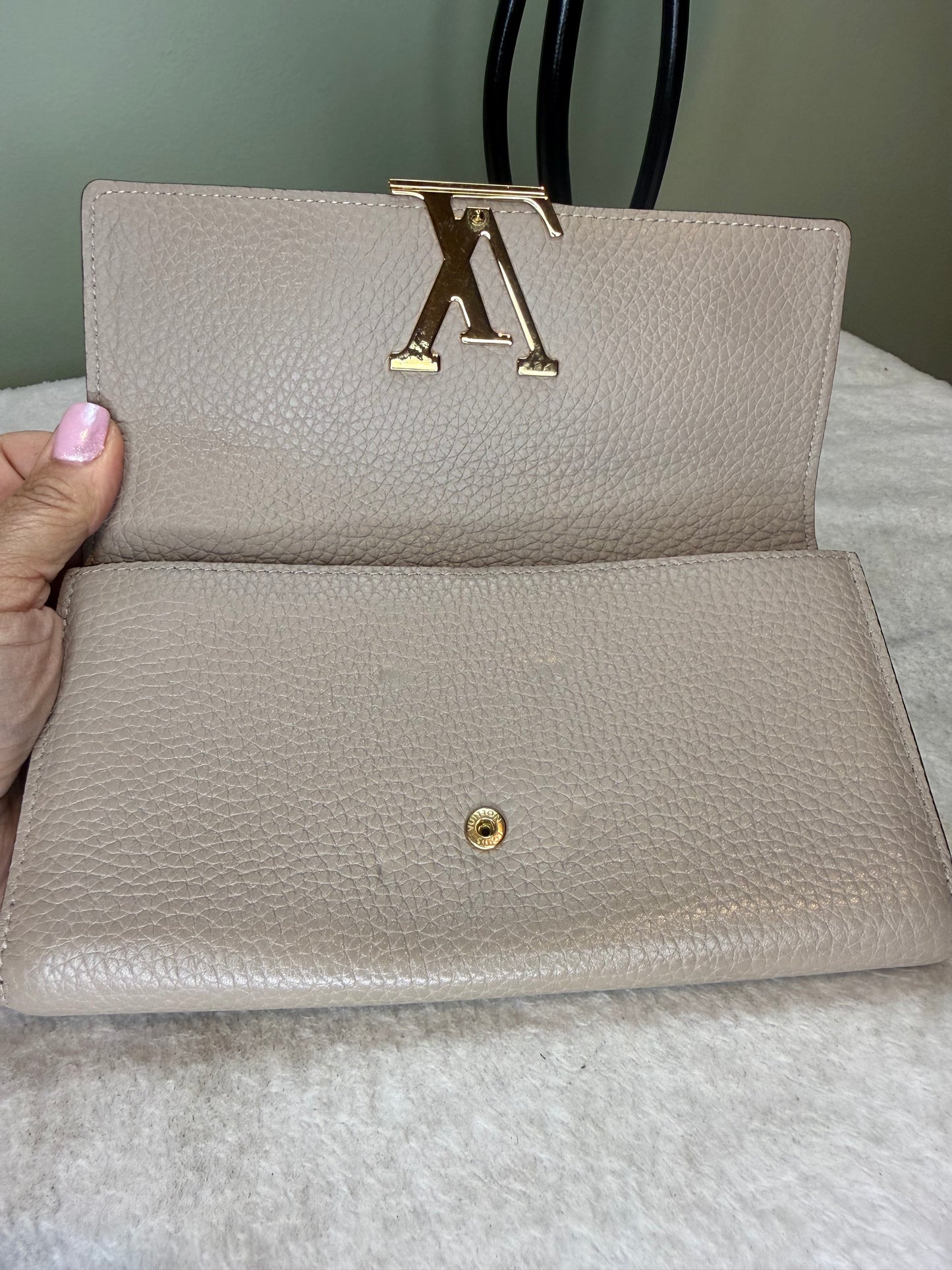 1516. Louis Vuitton Tan Capucines Wallet