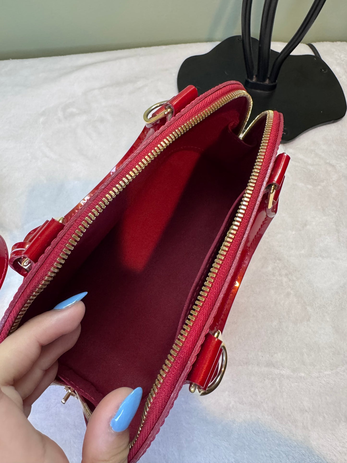 1722. Louis Vuitton Red Vernis Alma BB