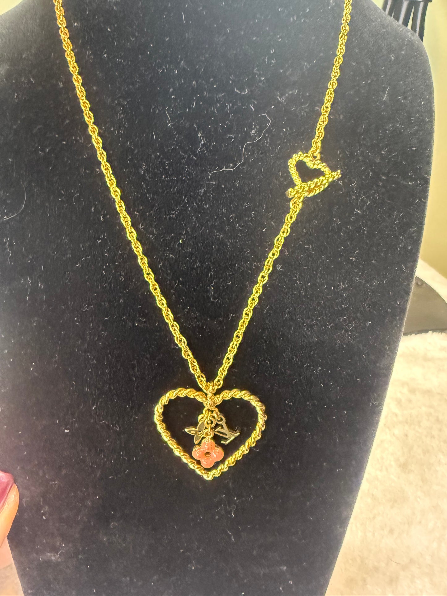 1316. Louis Vuitton Sweet Monogram In My Heart Necklace
