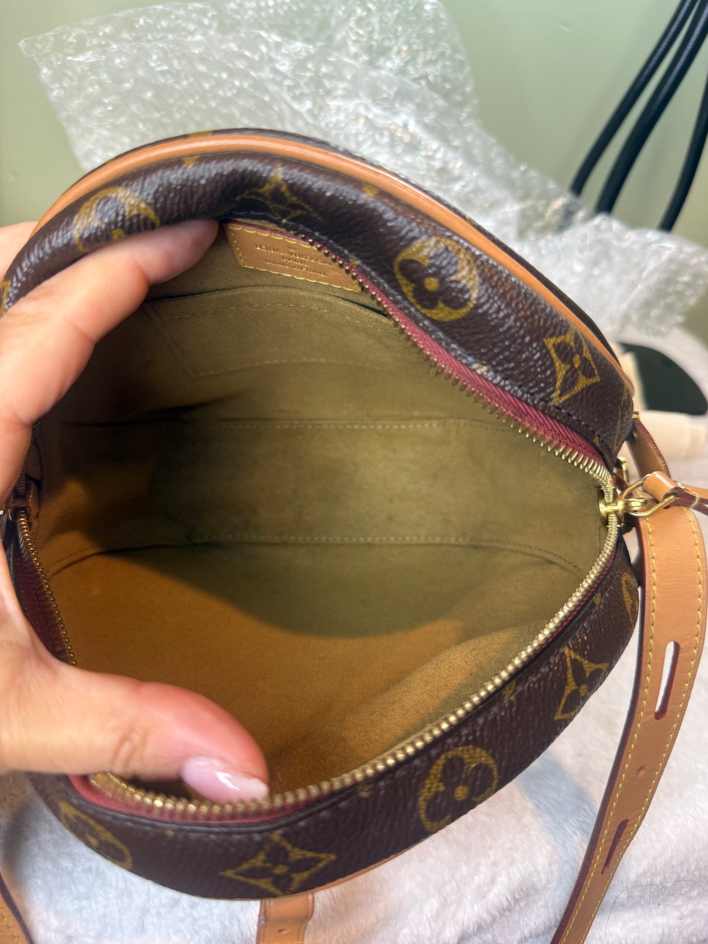 1371. Louis Vuitton Monogram Boite Chapeau Souple