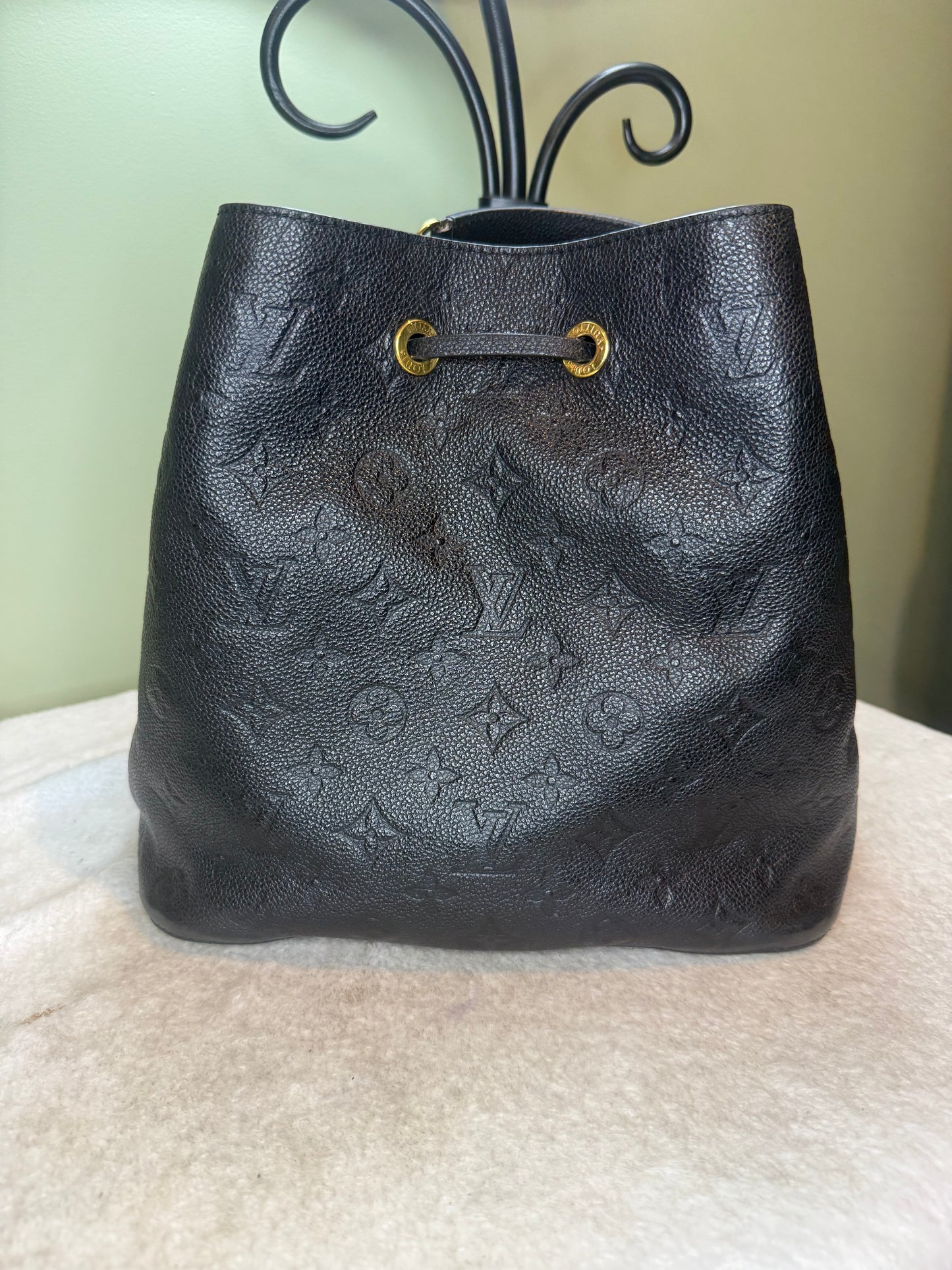 1550. Louis Vuitton Black Empriente NeoNoe MM