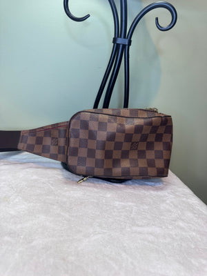 1860. Louis Vuitton Damier Ebene Geronimo