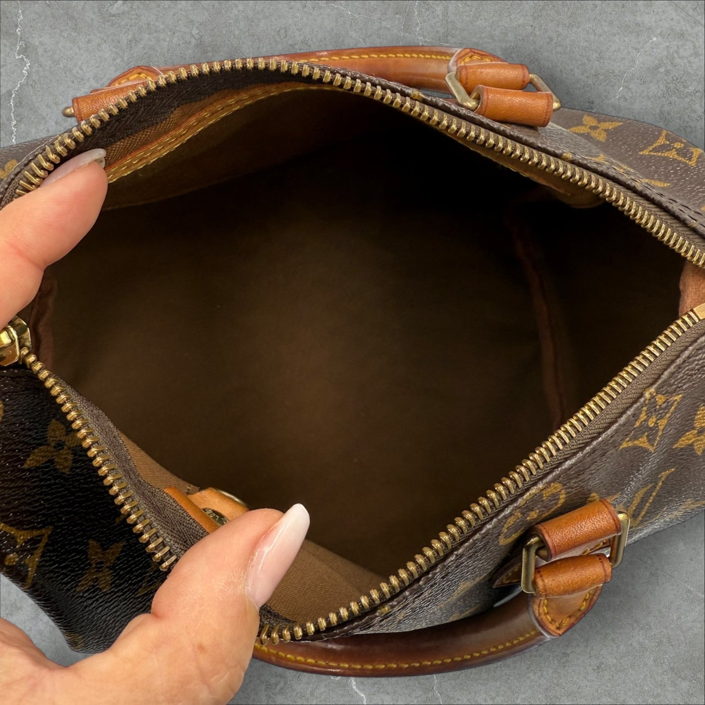 302. Louis Vuitton Monogram Speedy 25