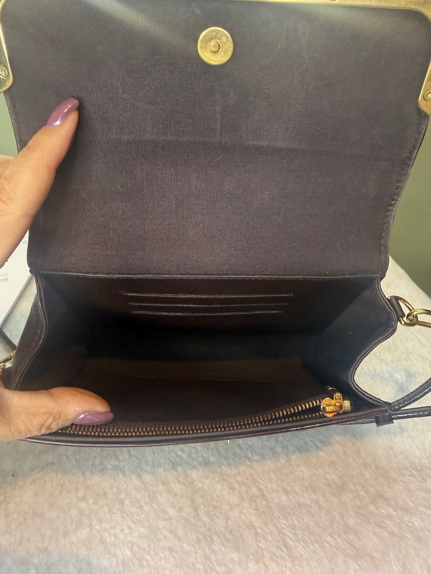 993. Louis Vuitton Amarante Vernis Rosemore PM Leather crossbody
