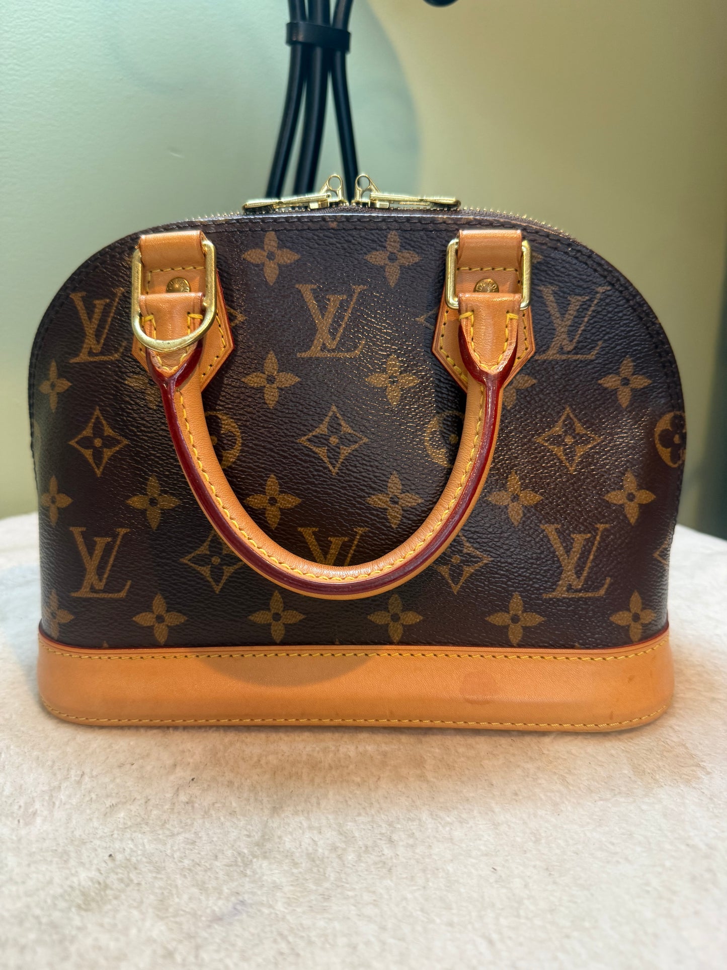 1638. Louis Vuitton Monogram Alma BB