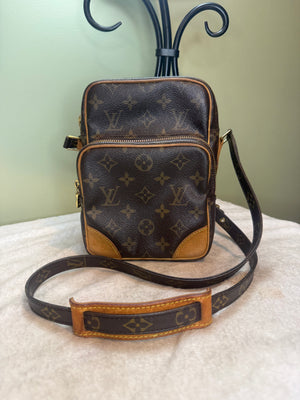 1446.Louis Vuitton Monogram Amazone
