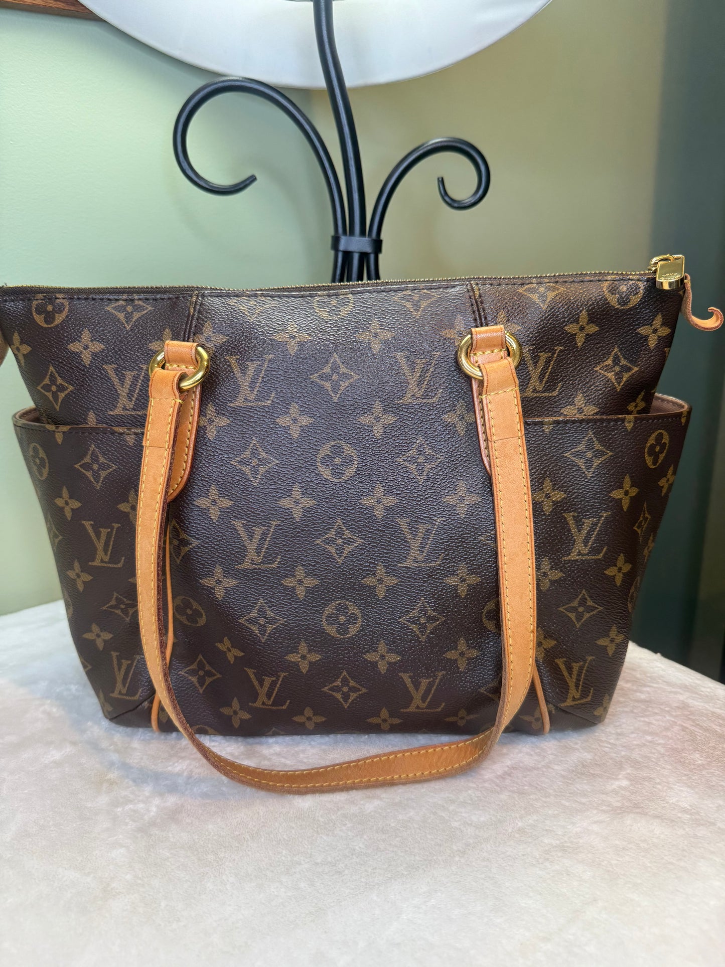 1919. Louis Vuitton Monogram Totally PM