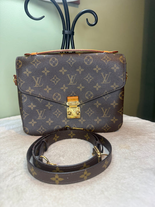 1539. Louis Vuitton Monogram Pochette Metis