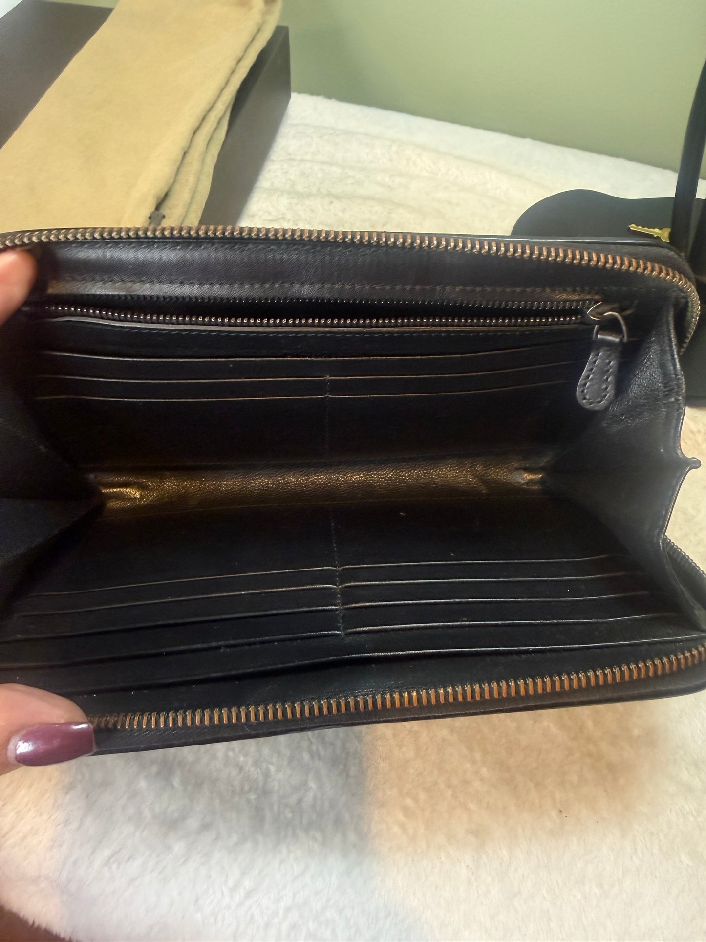 1356. Bottega Black Intreciatto woven leather Zippy Wallet