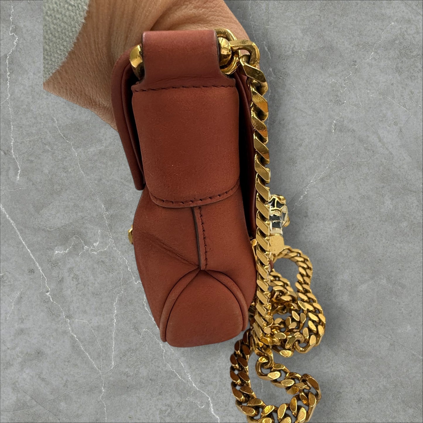 334. Gucci Tigrette Shoulder bag in Rust Suede with gold chain