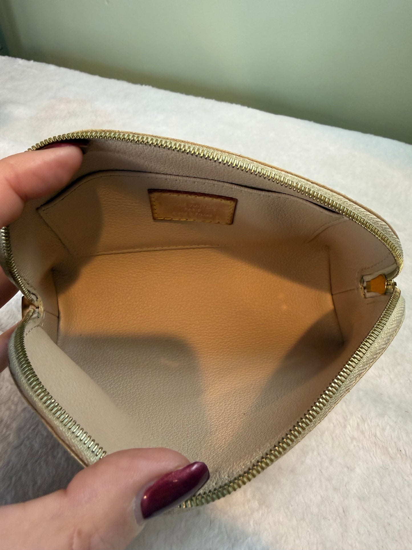 483. Louis Vuitton Damier Azur Cosmetic case