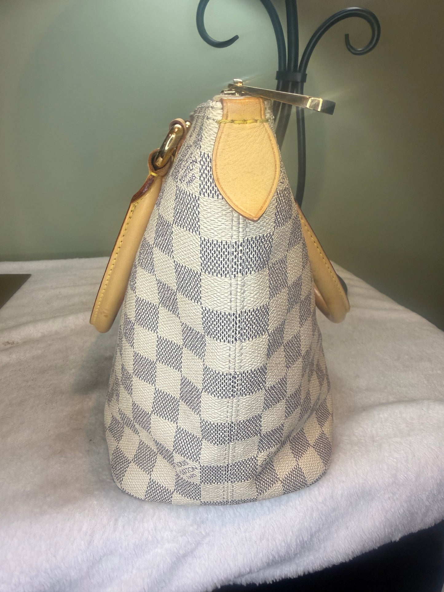 1357. Louis Vuitton Damier Azur Saleya PM