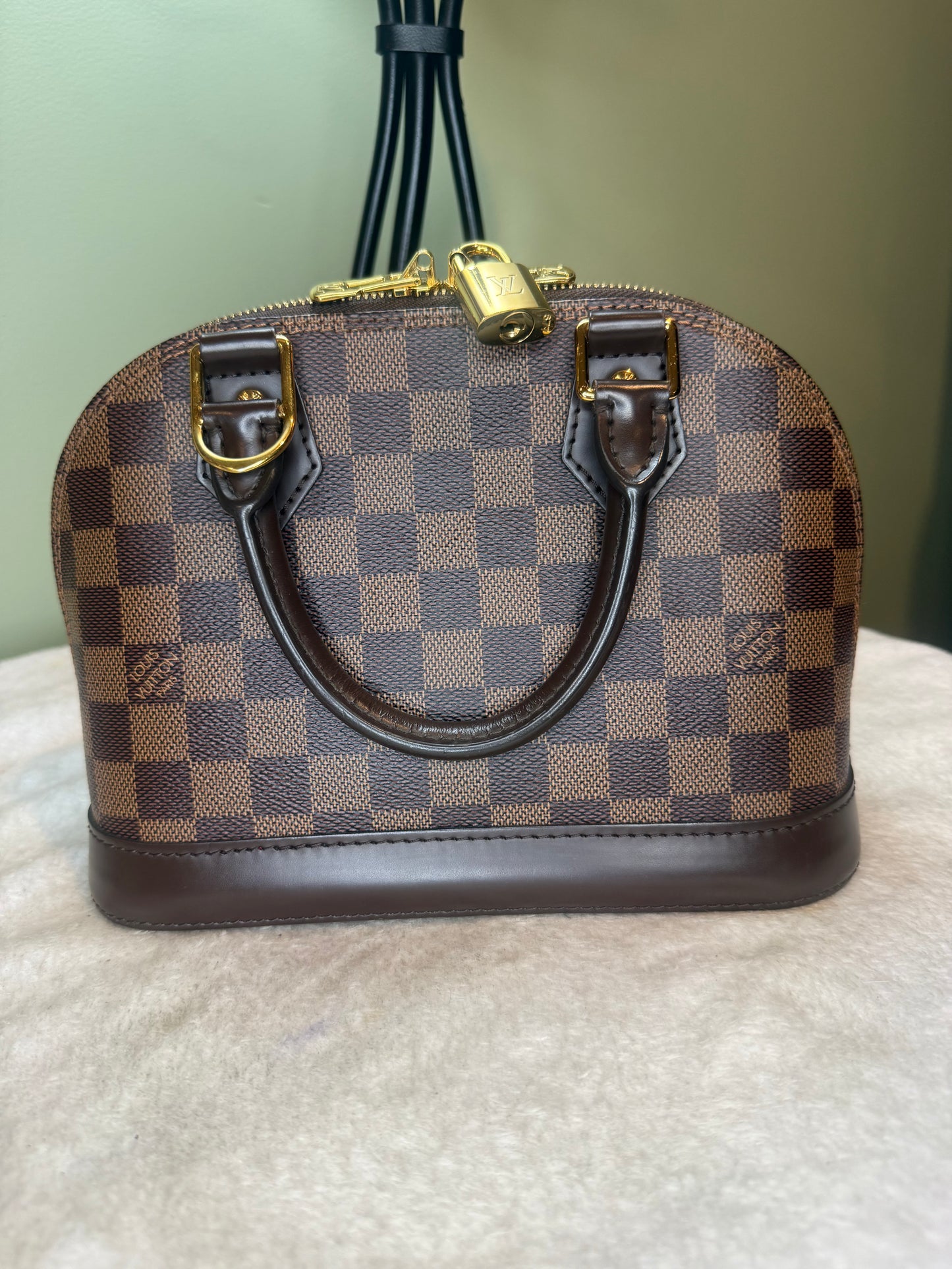 1548. Louis Vuitton Damier Ebene Alma BB
