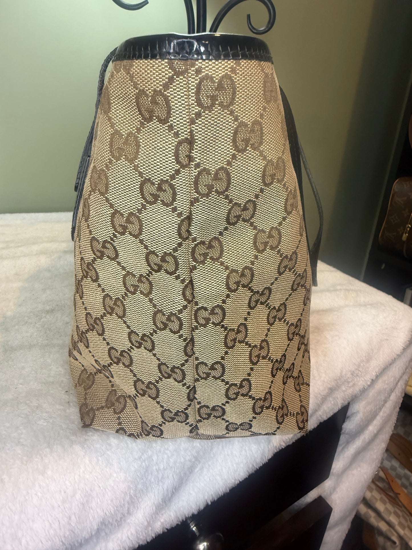 1386. Gucci Monogram Jolie Charm Shoulder Tote
