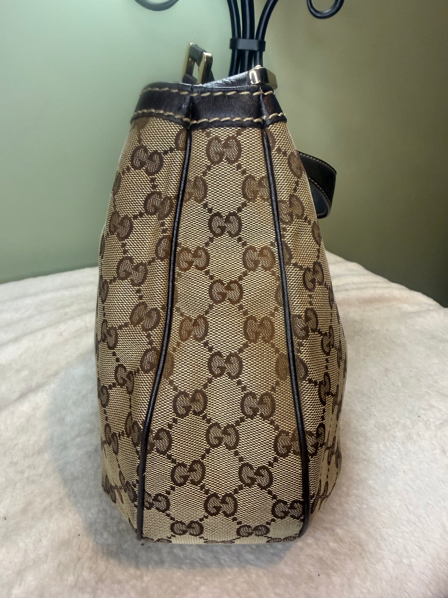 1464. Gucci GG Canvas New Ladies Web Hobo