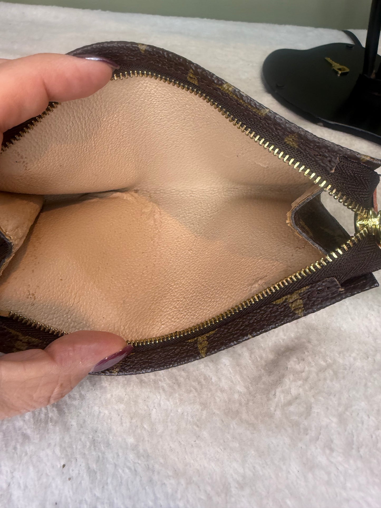 1323. Louis Vuitton Monogram bucket pm pouch