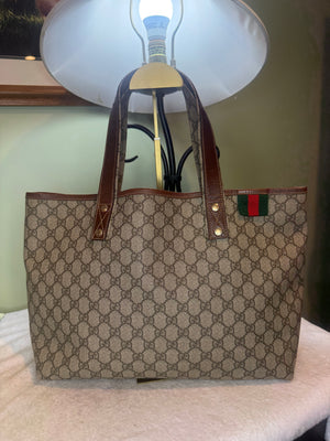 1483. Gucci GG Supreme Canvas Medium Tote