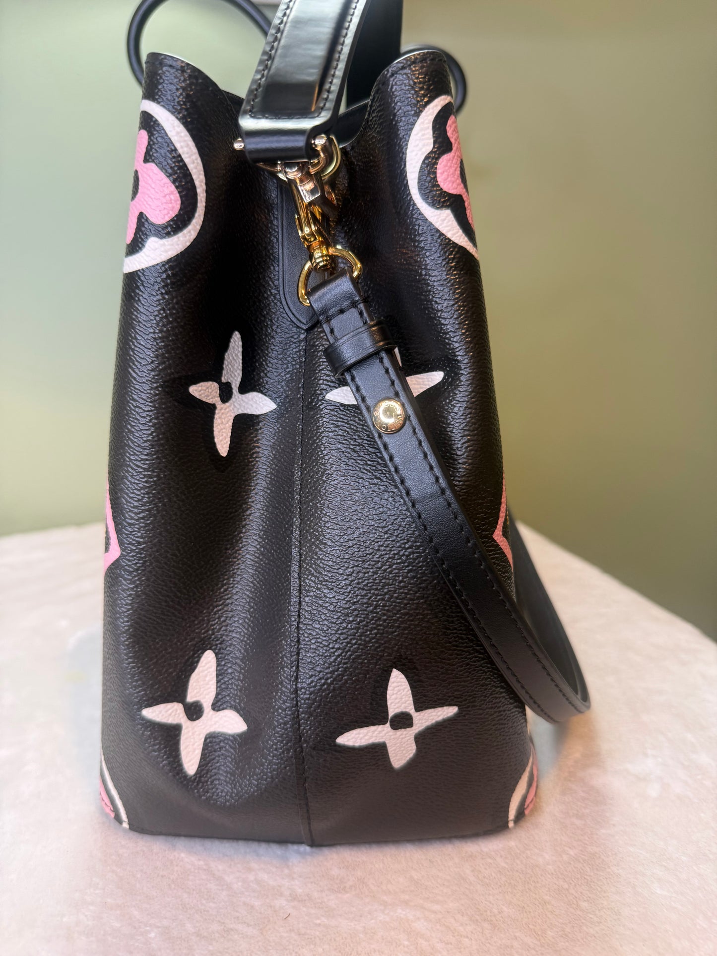 1778. Louis Vuitton Black Wild at Heart NeoNoe