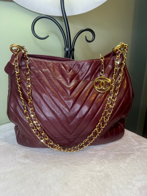 2028. Chanel Burgundy Vintage Chevron Shoulder/Crossbody