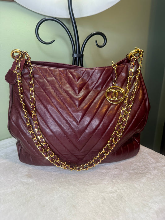 2028. Chanel Burgundy Vintage Chevron Shoulder/Crossbody