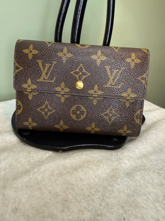1560. Louis Vuitton Monogram Tresor Compact wallet