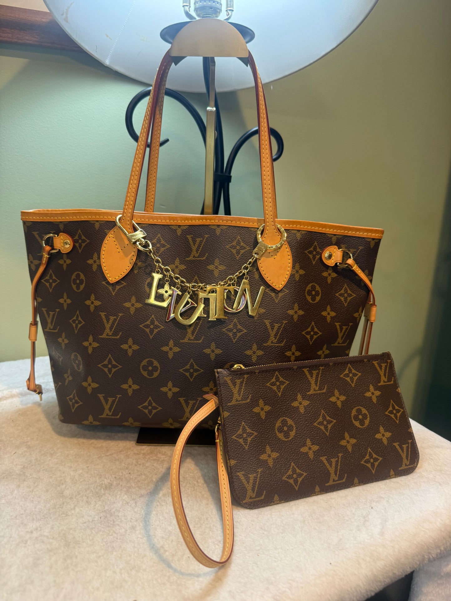 1608. Louis Vuitton Monogram Neverfull PM with Pouch