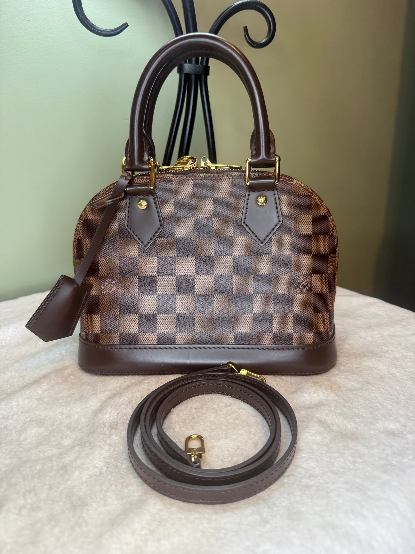 1548. Louis Vuitton Damier Ebene Alma BB