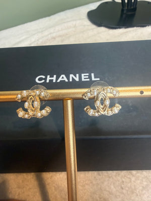1477. Chanel Silver diamond Pearl Studs