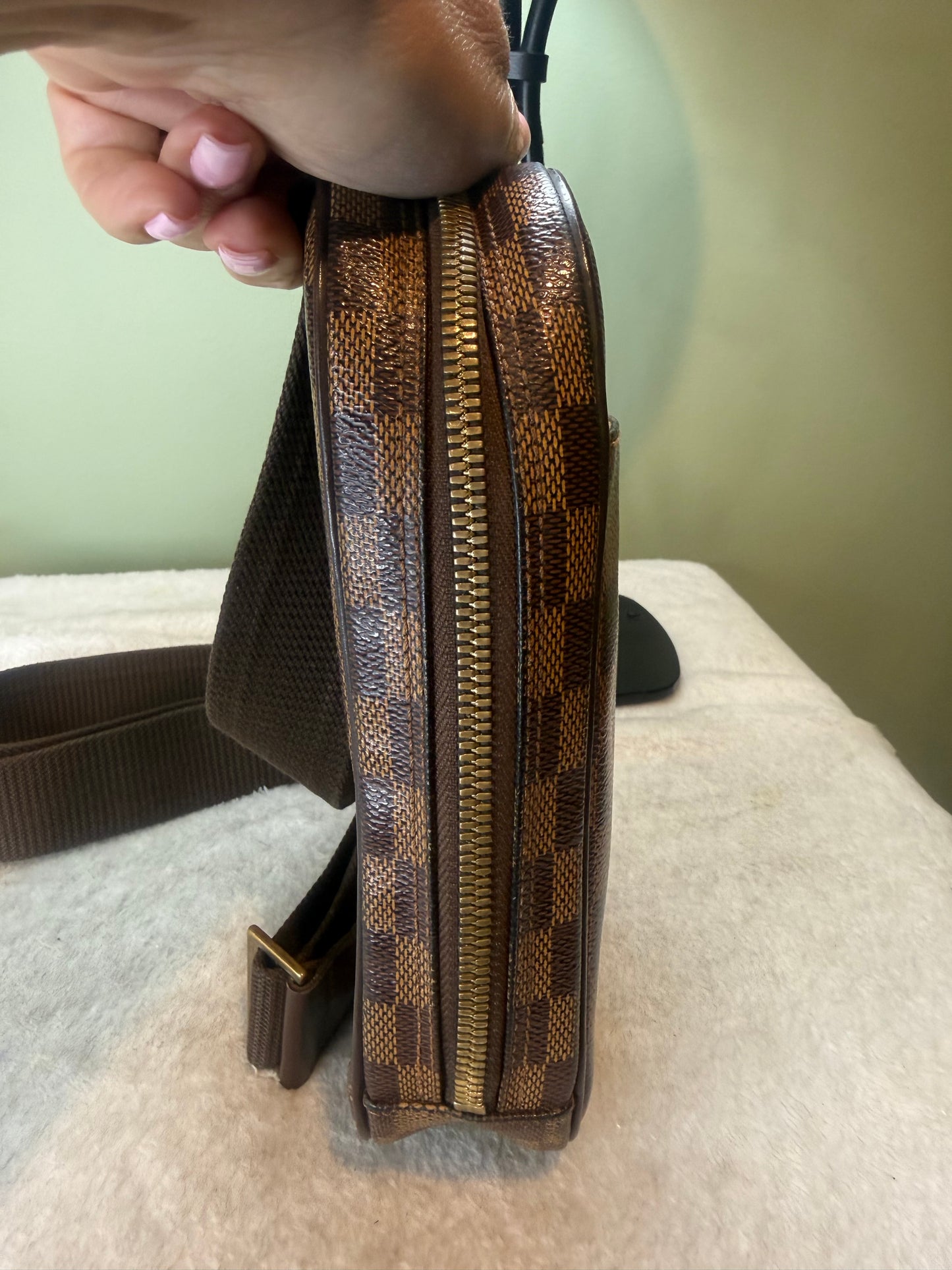 1551. Louis Vuitton Damier Ebene Gange