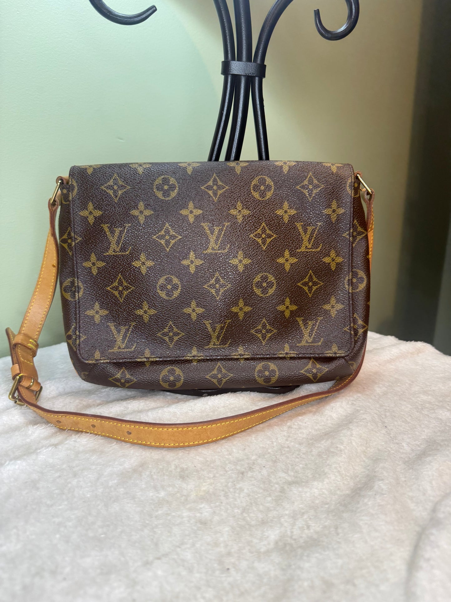 1123. Louis Vuitton Monogram Musette Tango Shoulder bag