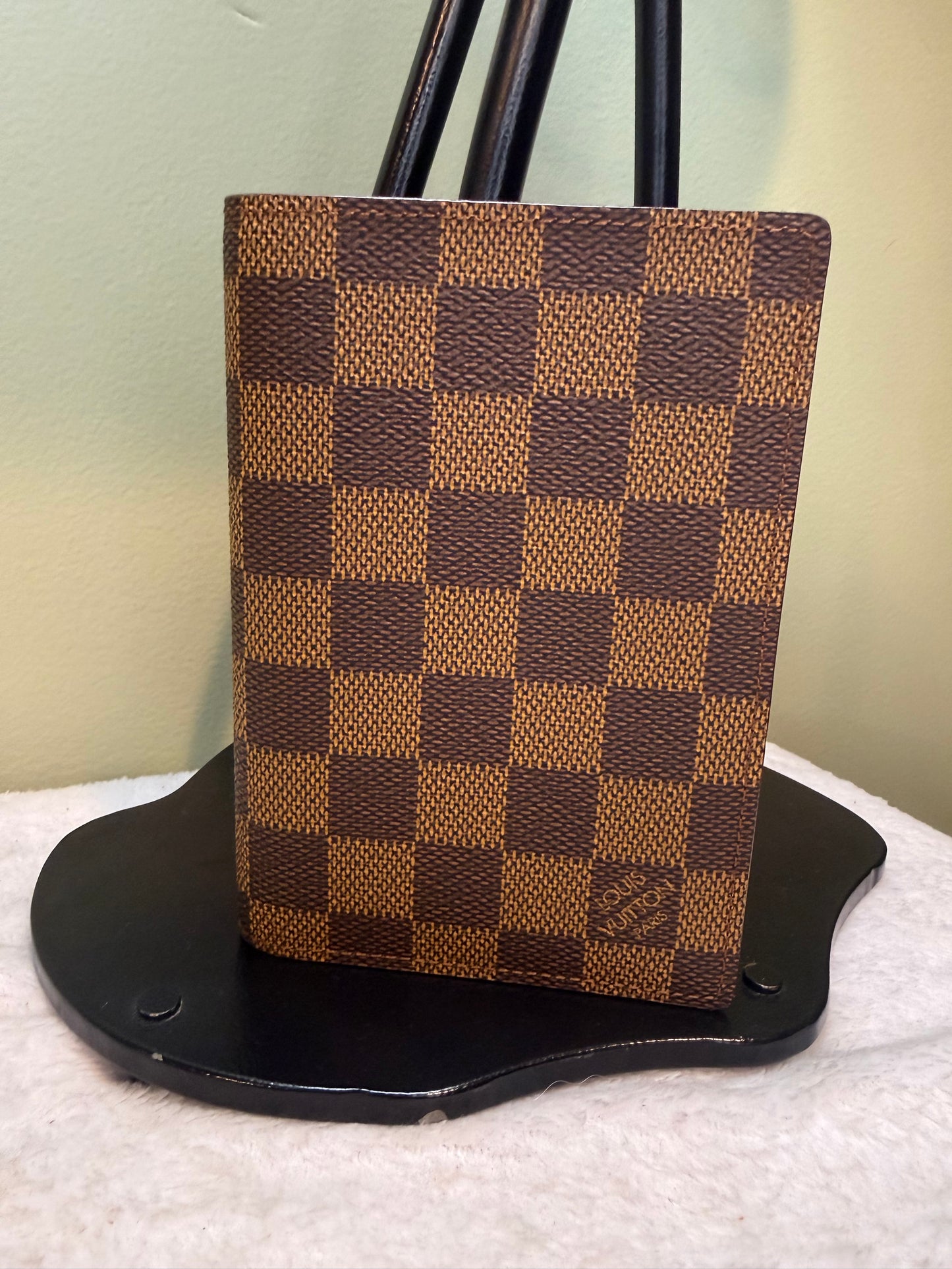 1591. Louis Vuitton Damier Ebene Passport Holder