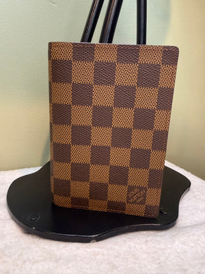 1591. Louis Vuitton Damier Ebene Passport Holder
