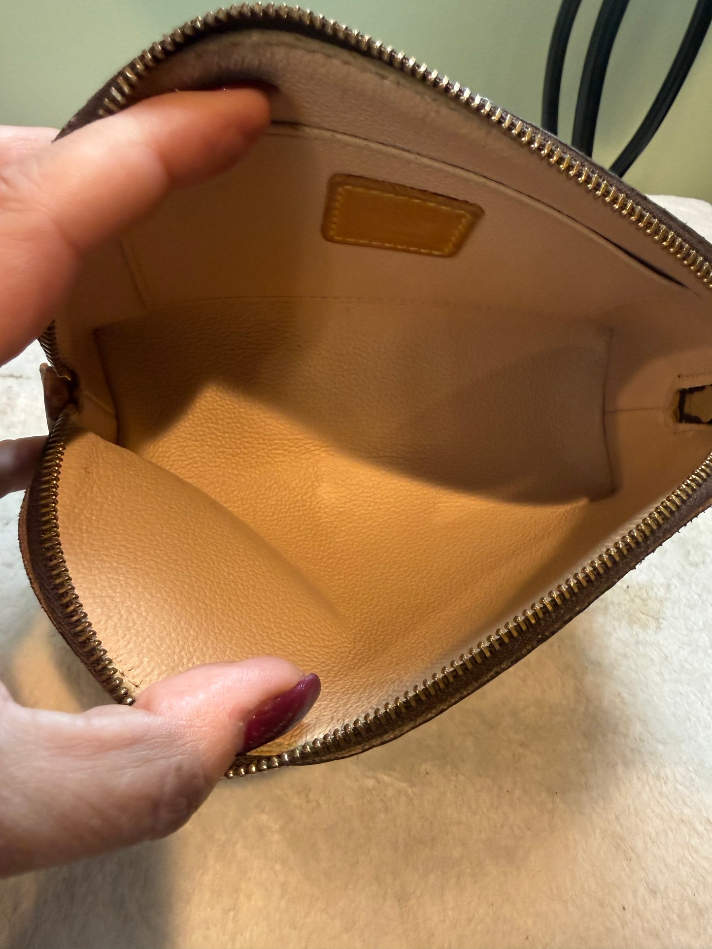 1678. Louis Vuitton Monogram Cosmetic Case