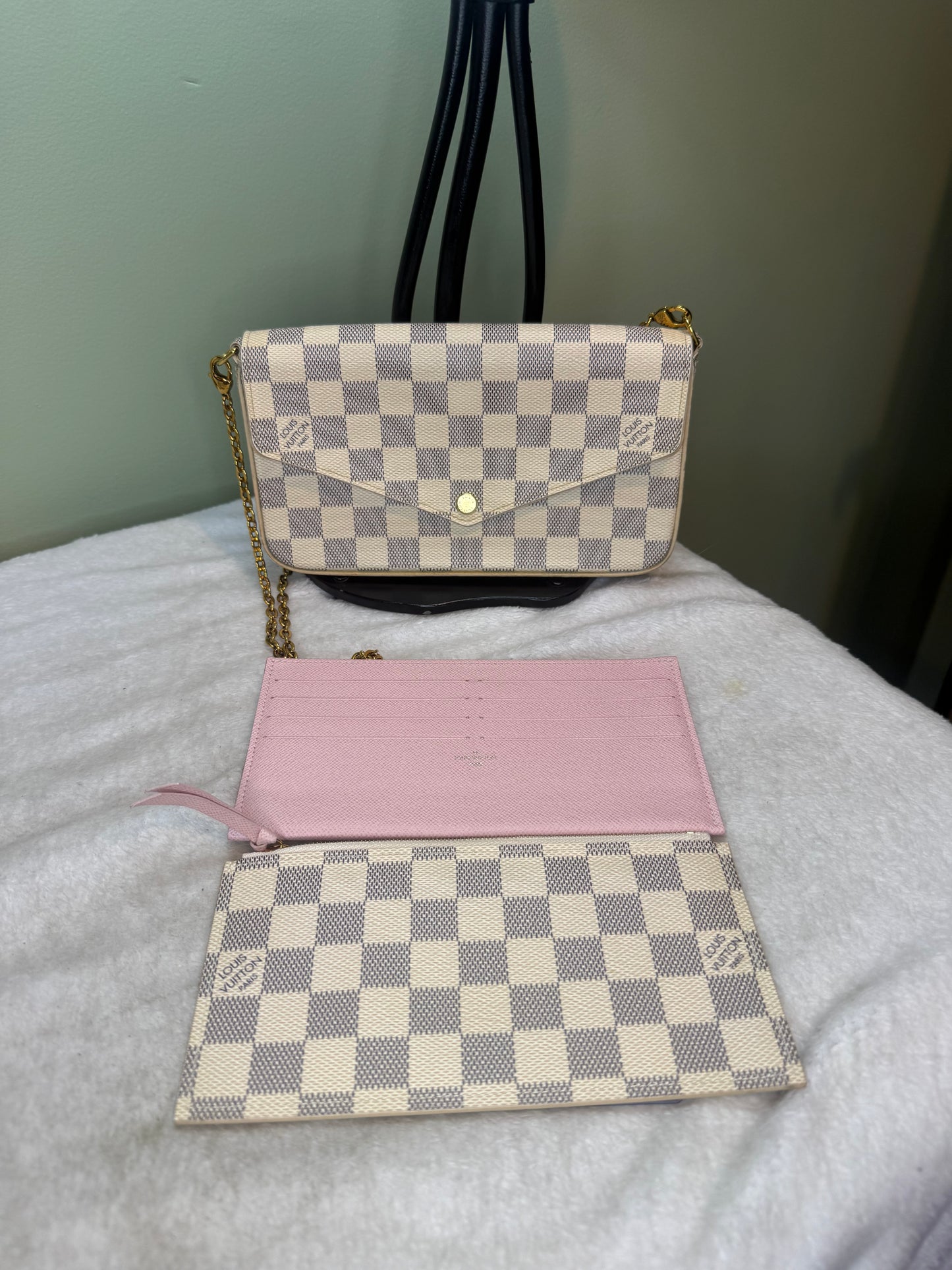 1154. Louis Vuitton Damier Azur Felicie Pochette