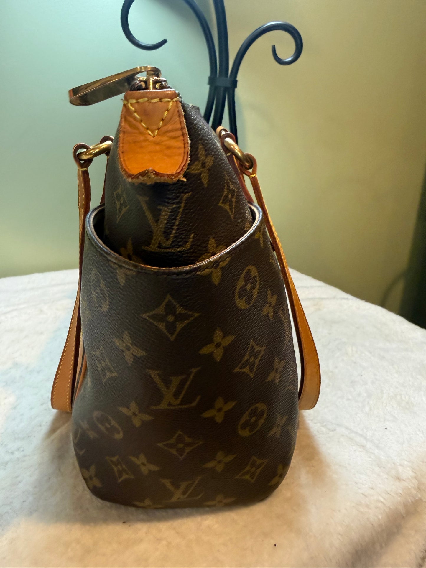 1663. Louis Vuitton Monogram Totally PM