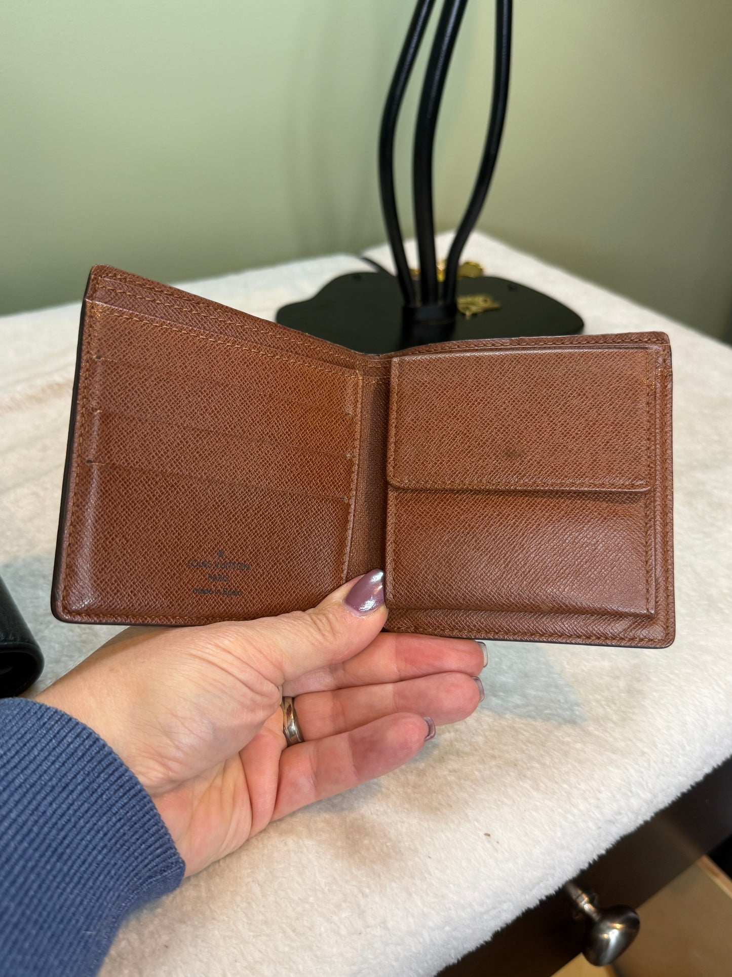 1016. Louis Vuitton Monogram Mens bifold wallet