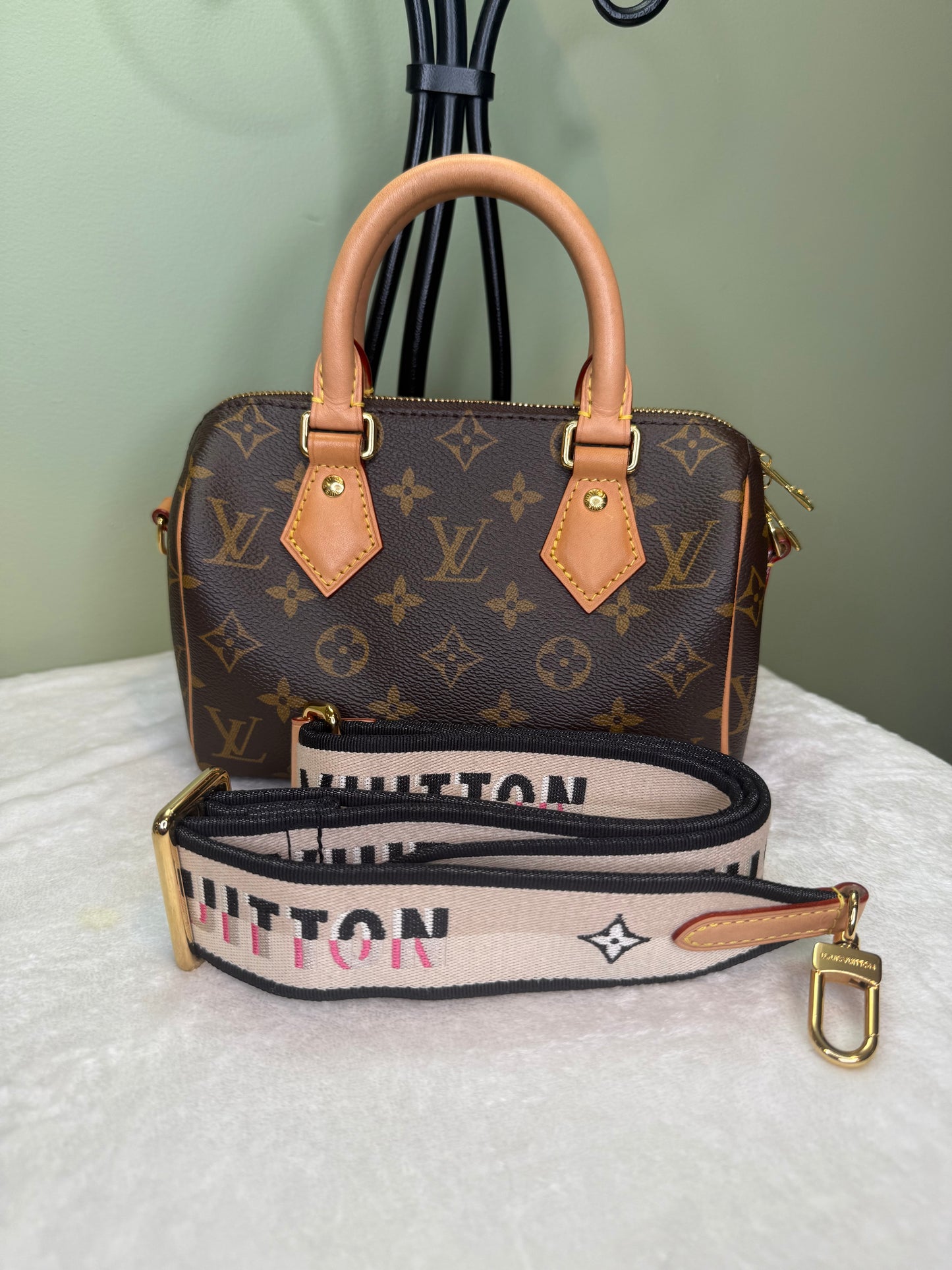 1753. Louis Vuitton Monogram Speedy 20 Bando
