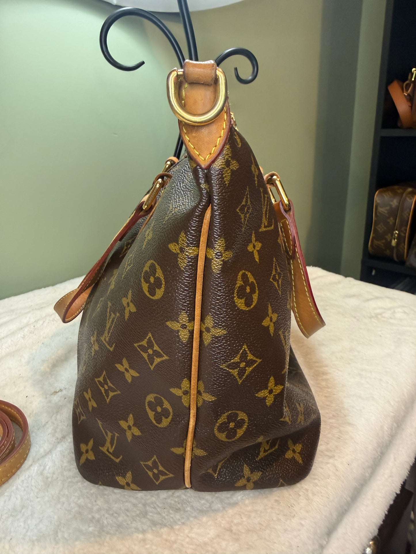 1382. Louis Vuitton Monogram Palermo