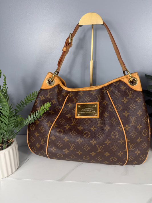 2211. Louis Vuitton Monogram Galleria PM