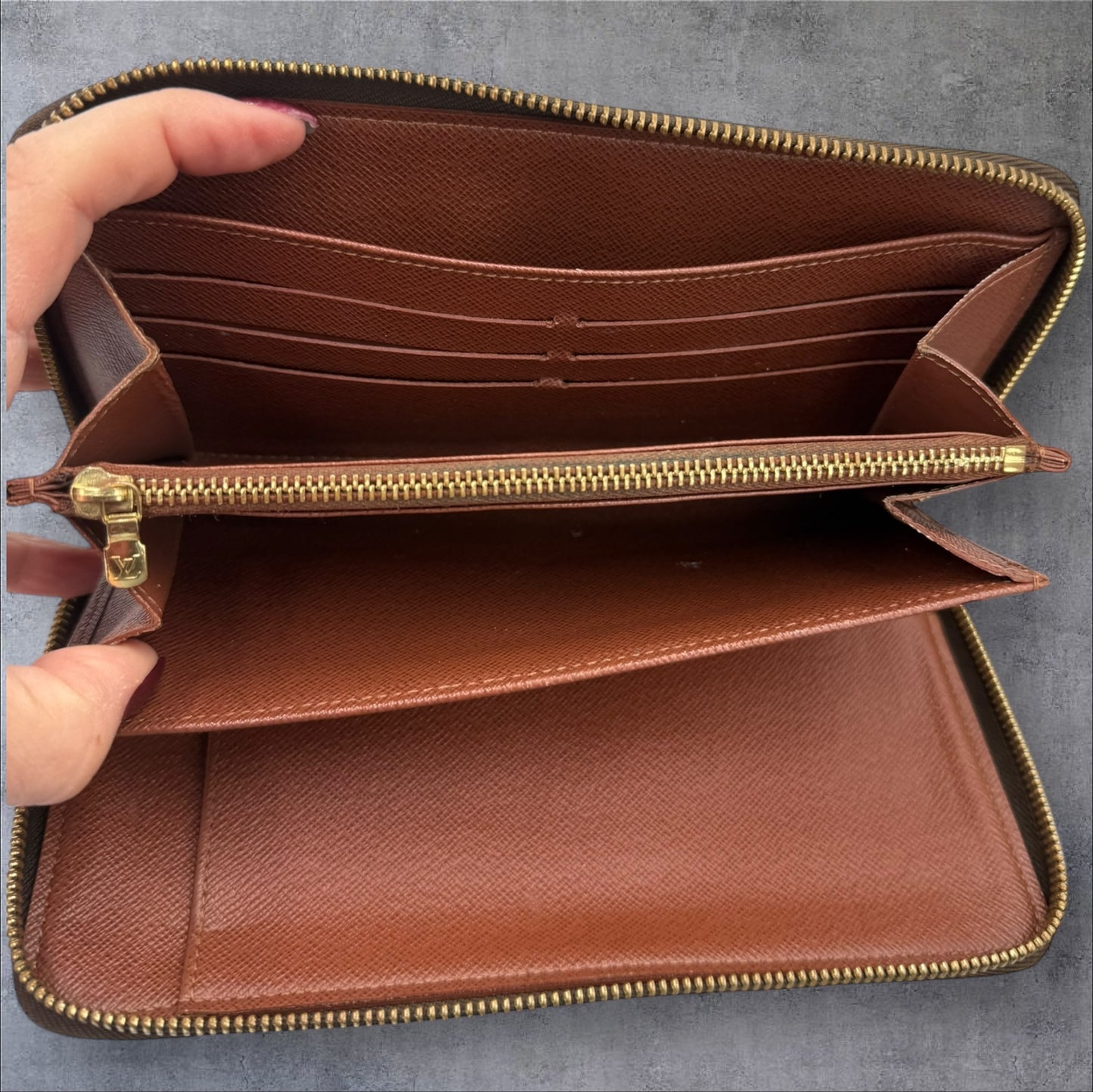 421. Louis Vuitton Monogram Large Zippy Organizer