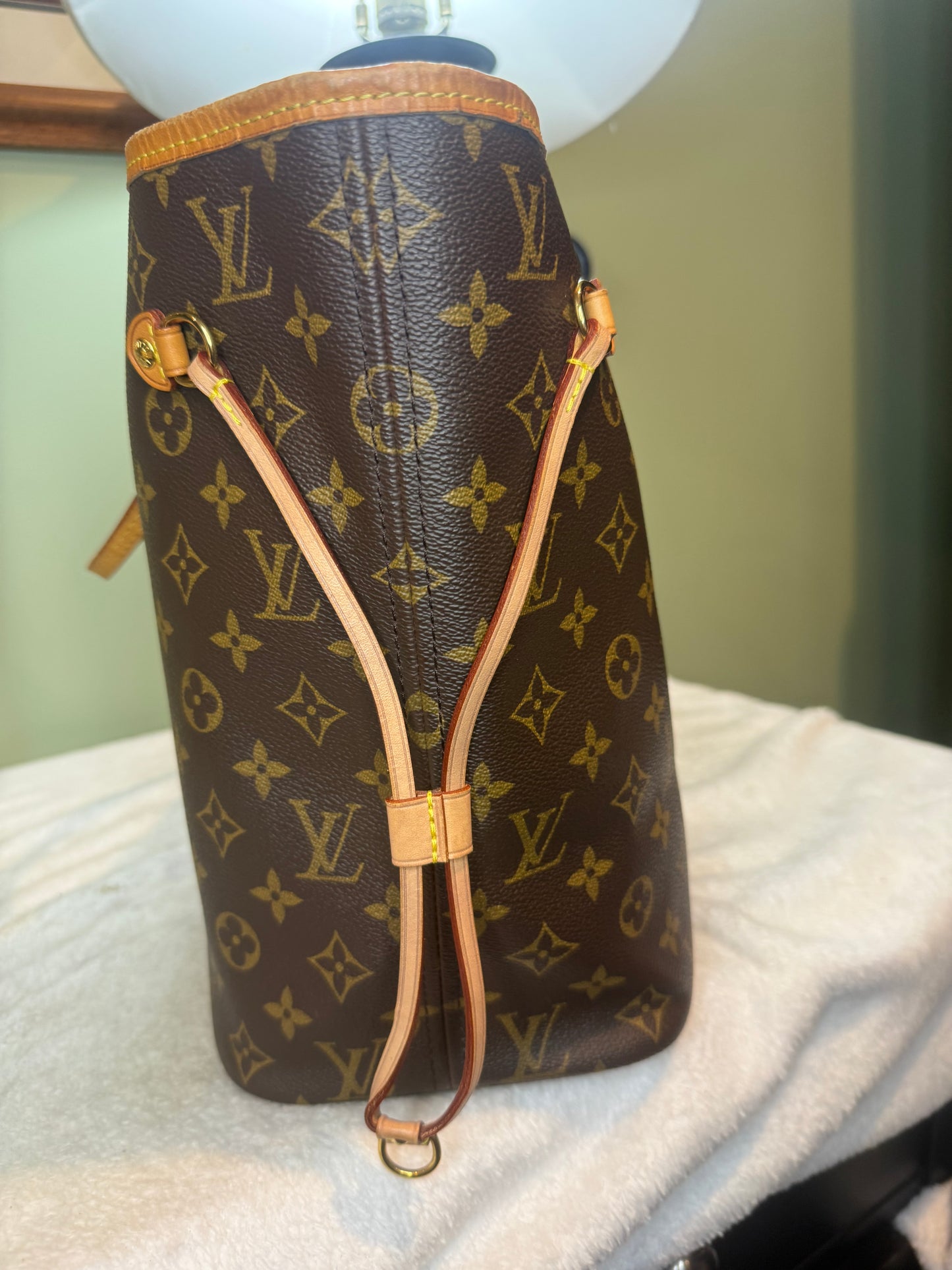 1462. Louis Vuitton Monogram Neverful MM with Fuchsia