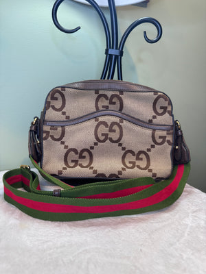 1895. Gucci Jumbo GG Canvas Messenger bag