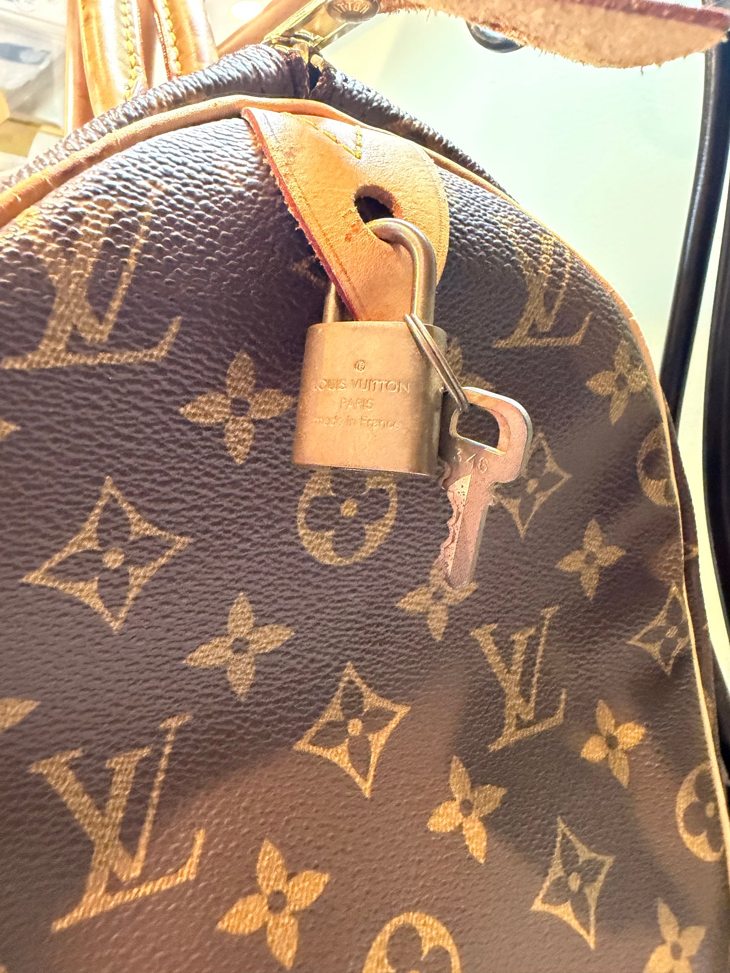 1552. Louis Vuitton Monogram Speedy 30