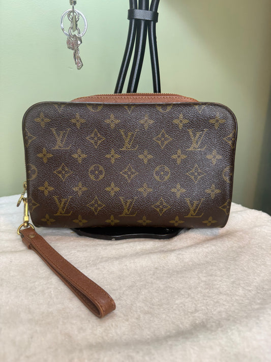 1099. Louis Vuitton Monogram Orsay Clutch