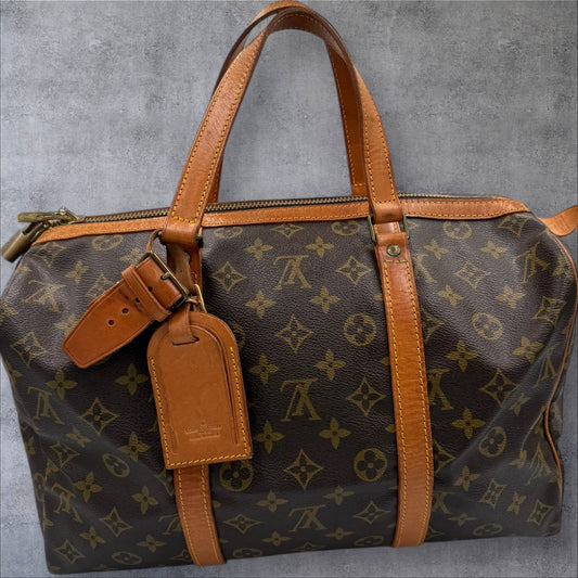 352. Louis Vuitton Monogram Sac Souple 35