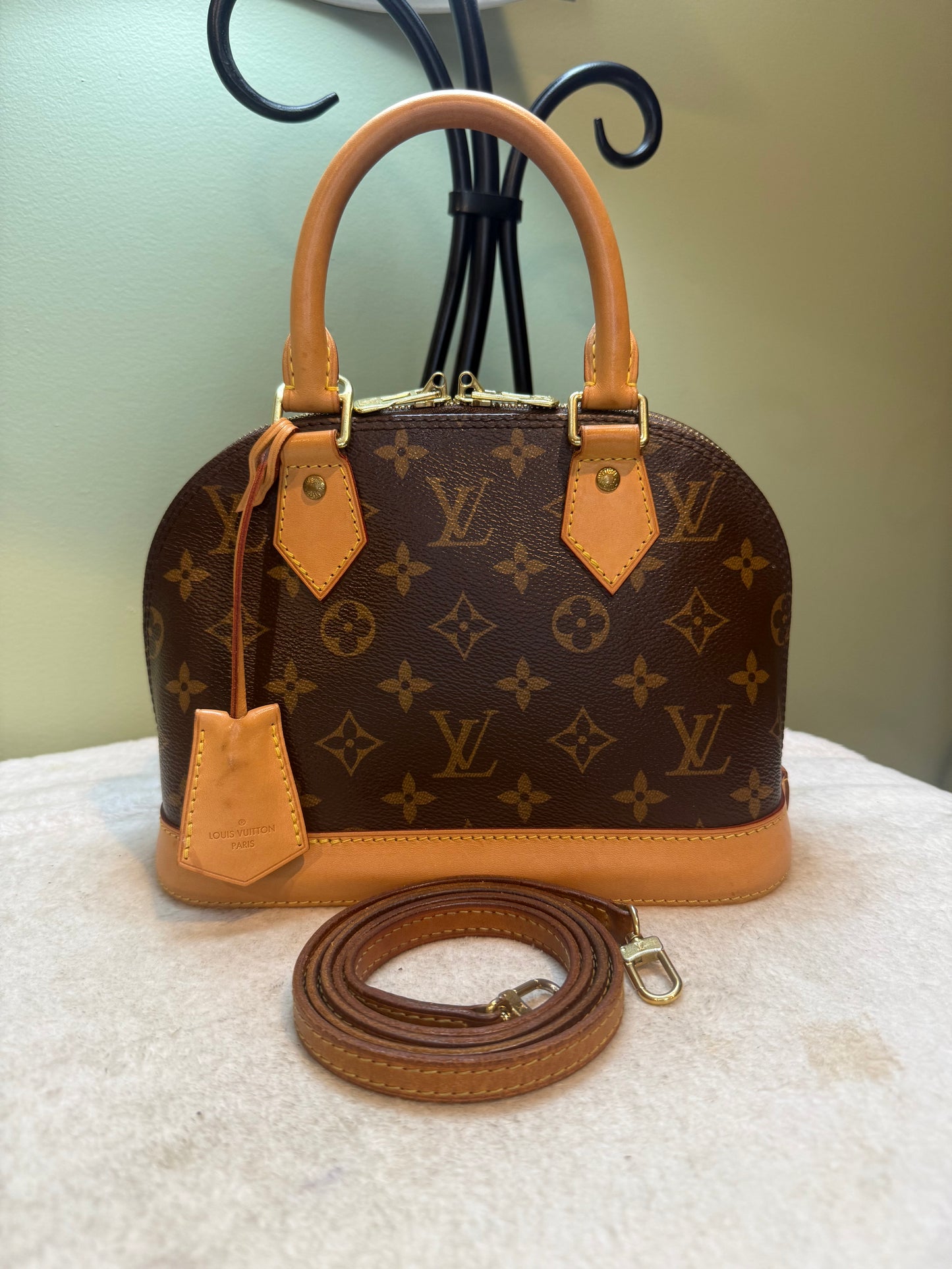 1638. Louis Vuitton Monogram Alma BB