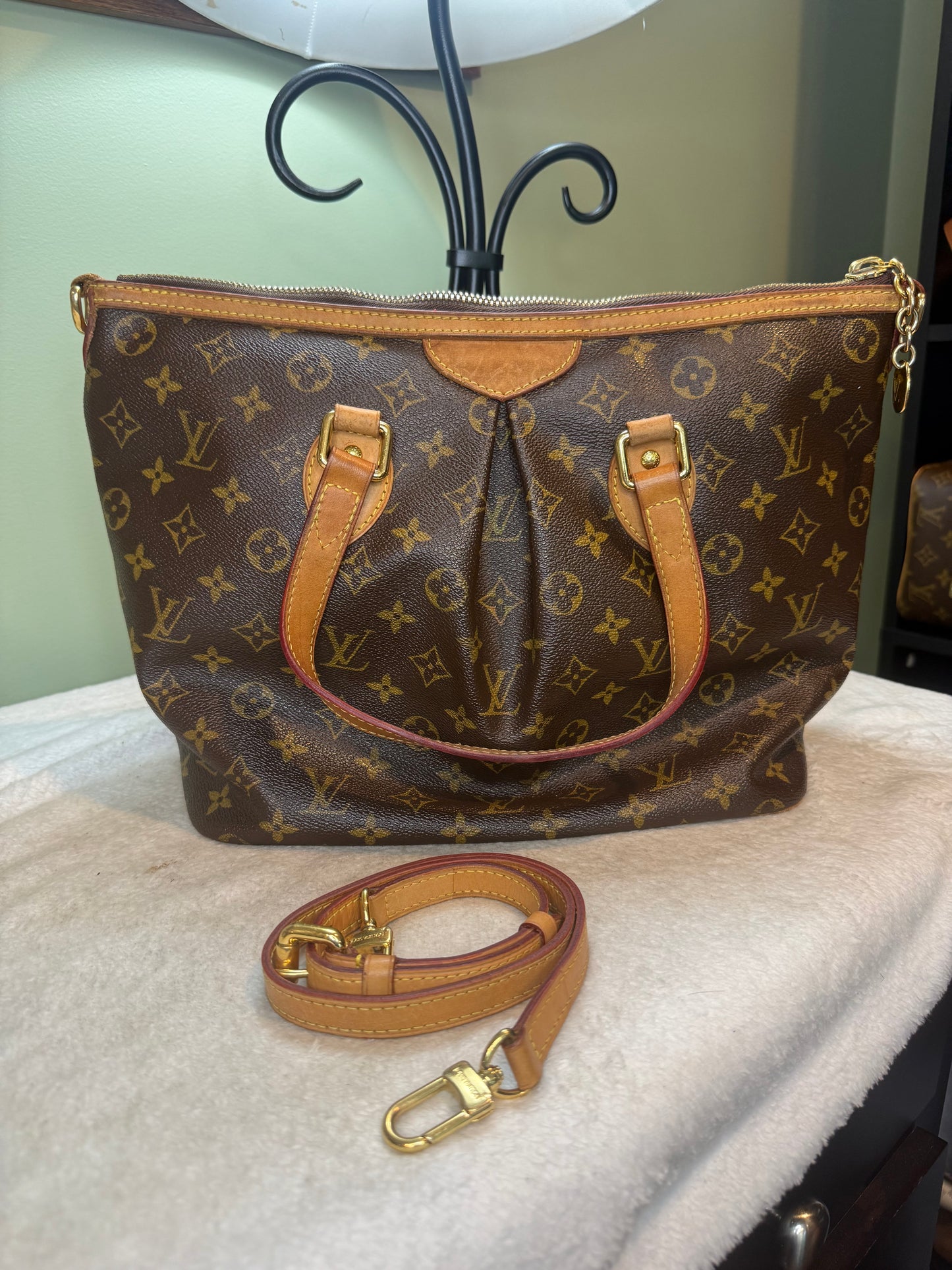 1382. Louis Vuitton Monogram Palermo