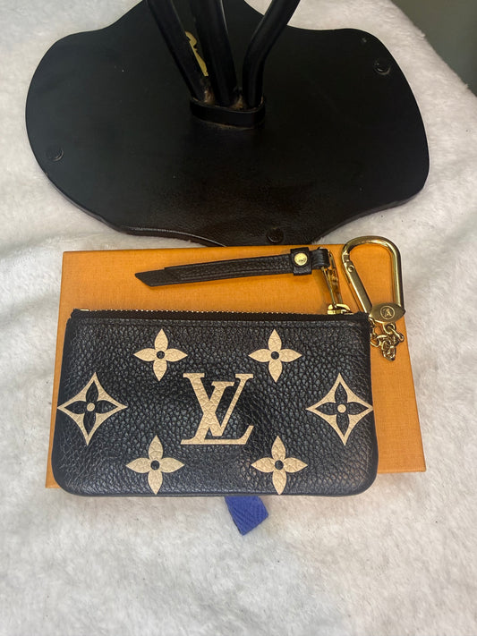 807. Louis Vuitton Black bicolor Monogram Empriente Leather key cles